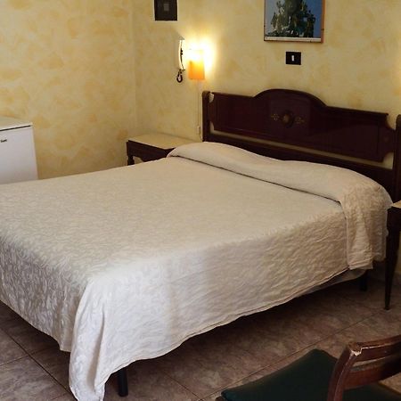 Hotel Touring Messina Kamer foto