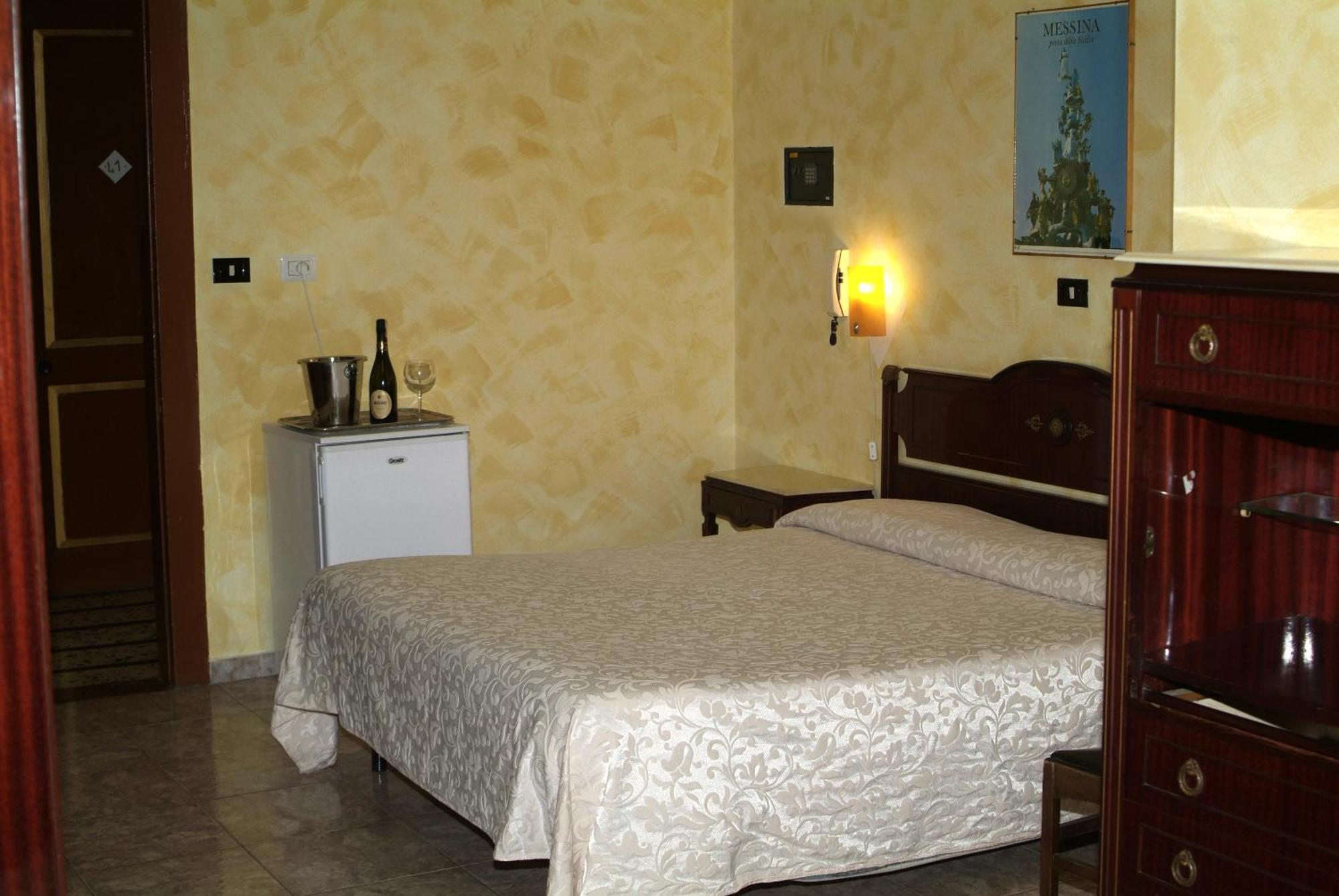 Hotel Touring Messina Kamer foto